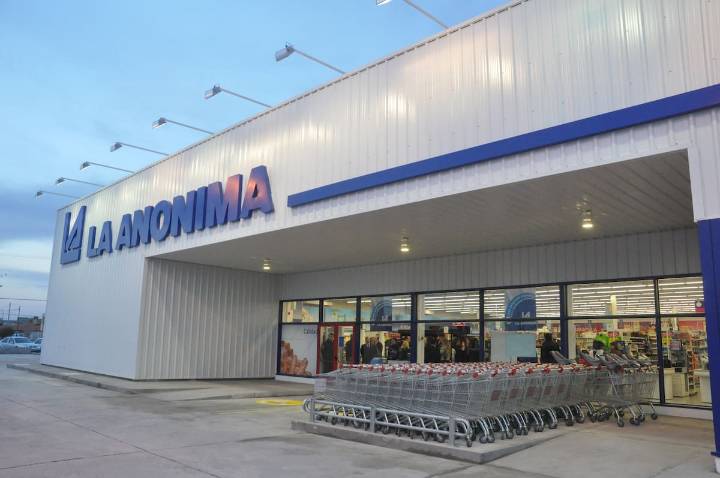 Escándalo en Neuquén. Detuvieron al hijo de una candidata a senadora por el robo de mercadería millonaria en un supermercado