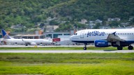 Terror en el aire: avión con 167 pasajeros a bordo debió aterrizar de emergencia por un motor “completamente destruido”