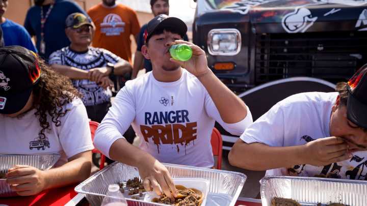 Riverside linemen take on tacos in Tacos in the Trenches contest