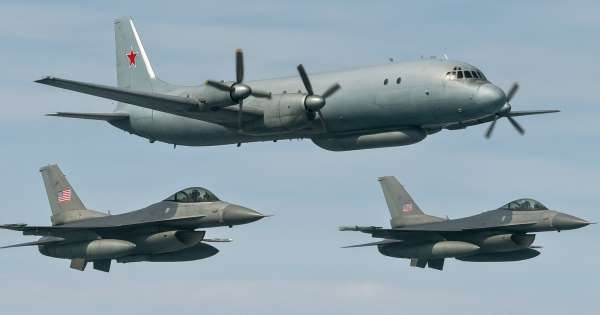 Tiembla Estados Unidos: la Fuerza Área interceptó a un avión ruso y se teme lo peor: ¿llega la tercer guerra mundial?