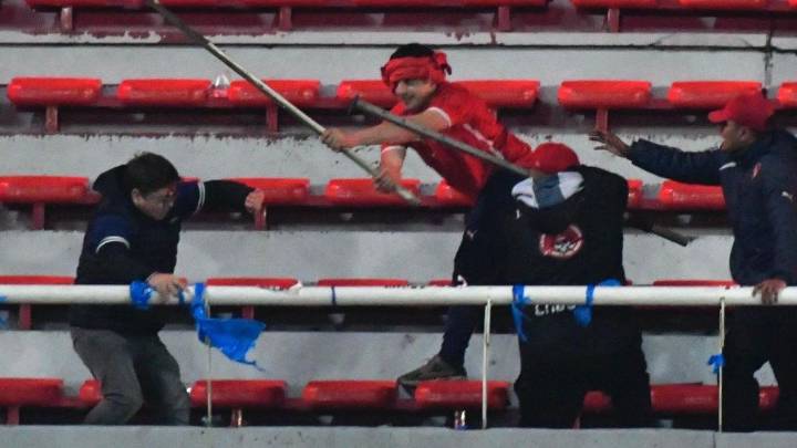 Impactante: un barra de Independiente golpeó con un fierro a un hincha de la U de Chile