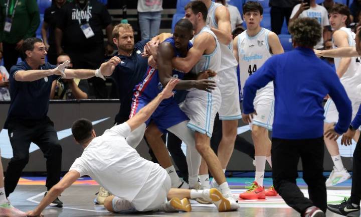 Dieron a conocer las sanciones para Argentina y República Dominicana por la batalla campal en la Americup de básquet