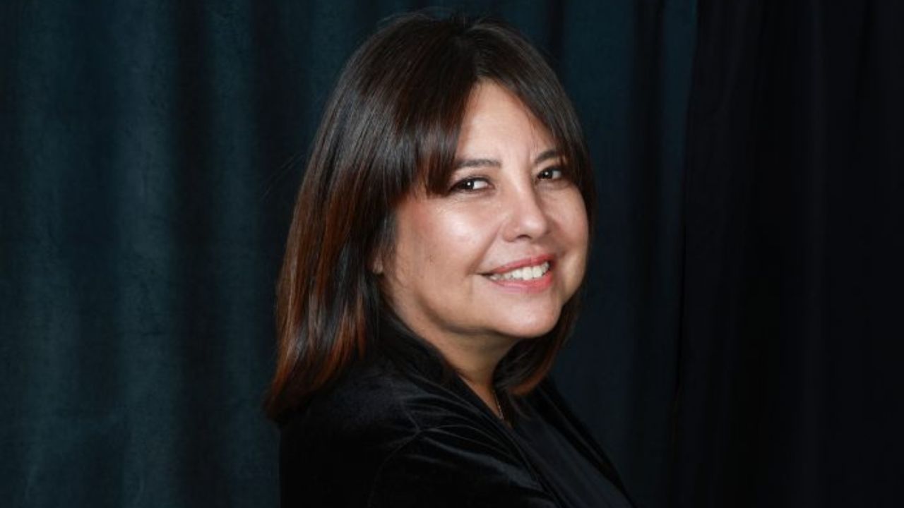 La escritora peruana Maria Esther Alarcón-Nebout, residente d'agostu na Residencia Lliteraria Xixón