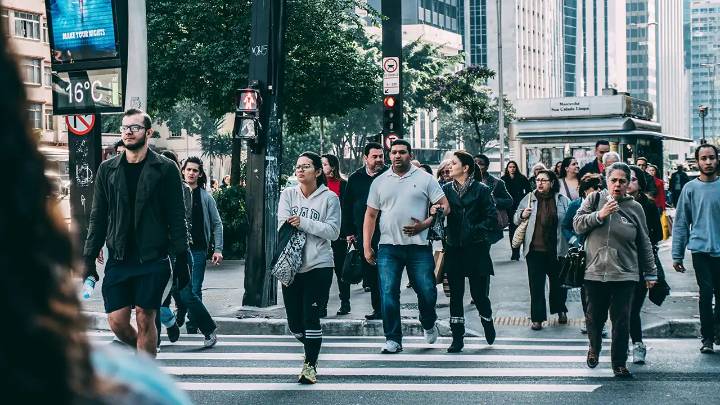 Olores segregados por las mujeres durante la ovulación podrían hacerlas más atractivas: estudio