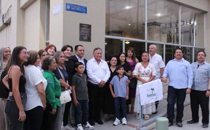 Develan placa conmemorativa en honor al maestro Avelino Hernández Corichi