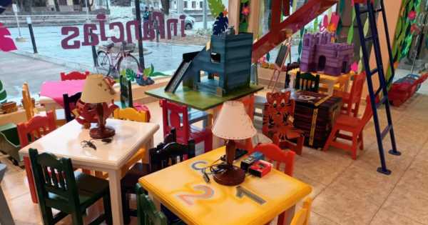 Exposición y venta de juguetes por el Día del Niño en la cárcel de Vº Las Rosas
