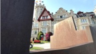 Un Chillida como trípode para las fotos