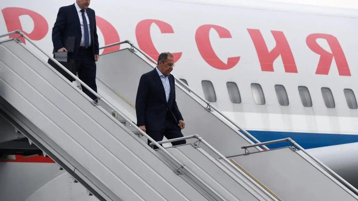 Lavrov llega a Alaska ante en la cumbre de Putin
