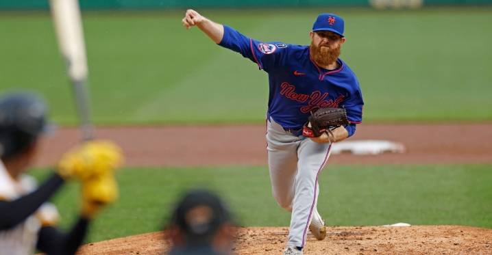 Yankees sign pitcher Paul Blackburn to big