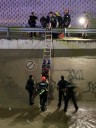 Rescatan a hombre lesionado tras caer a canal en la vialidad Los Nogales