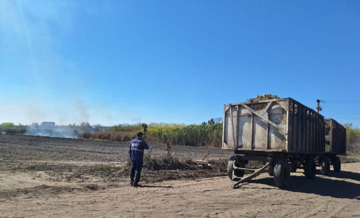 Secuestraron carros cañeros mientras combatían un incendio en un campo de Santa Bárbara