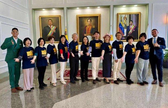 Segundo grupo de turistas japoneses arriba al país