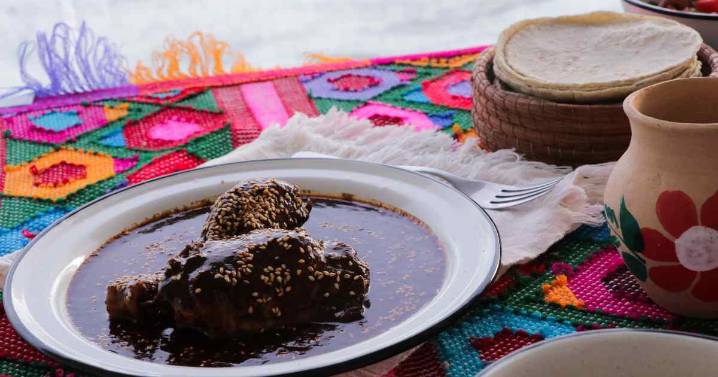 ¿Qué es el mole chichilo? Un plato orgullosamente oaxaqueño