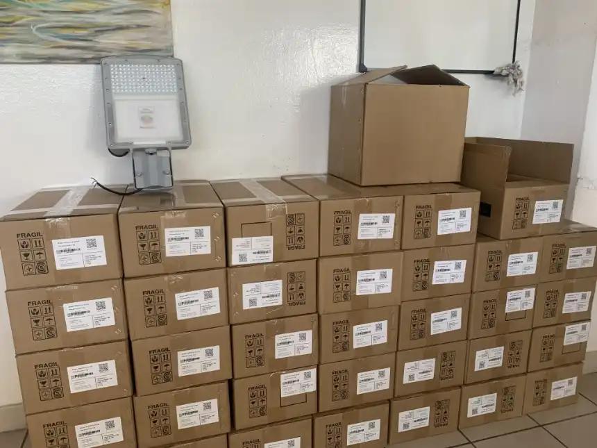 Adquirieron 190 luminarias led