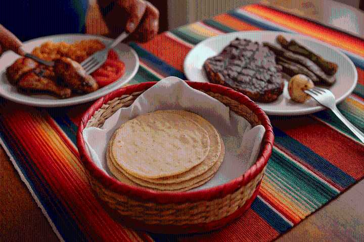 La tortilla pierde espacio en la mesa mexicana: cae 6.9 % en gasto familiar