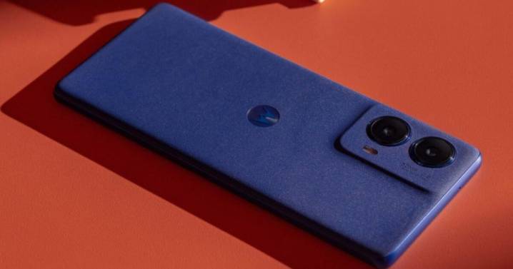 El potente Motorola mejor que el Xiaomi Redmi 14: pantalla POLED, RAM de 12GB y colores preciosos