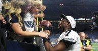 Raiders' Smith and Crosby make obscene gestures toward Seahawks fans