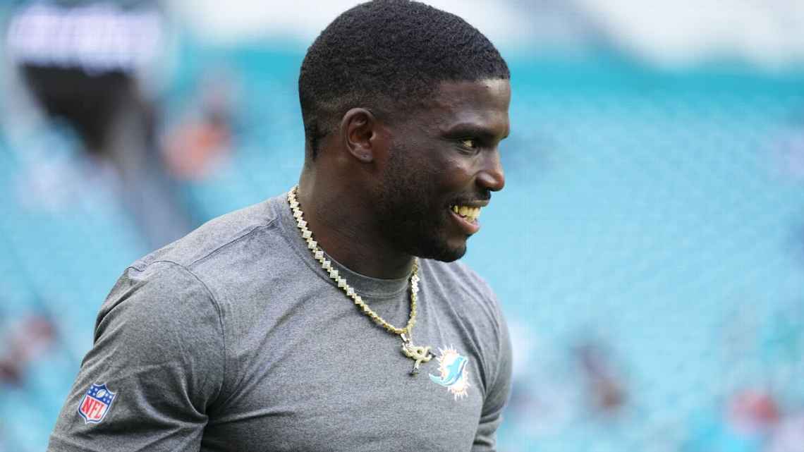 Tyreek Hill vuelve a la práctica de Dolphins