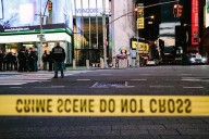 Tres heridos y un adolescente detenido en un tiroteo en Time Square en Nueva York