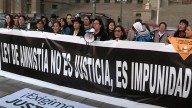 Ley amnistía Perú genera protestas masivas frente Palacio Justicia