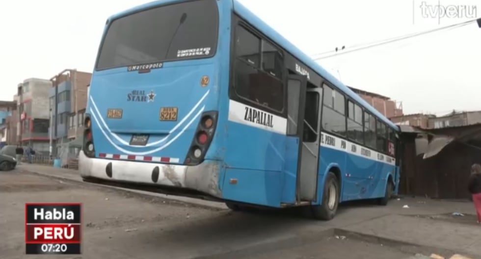 Accidente en VES: bus se empotró contra vivienda tras múltiple choque