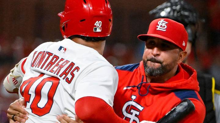 Contreras ejected, hits own coach with bat in Cardinals' win