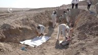 Irak comienza a excavar una enorme fosa común con miles de víctimas del Estado Islámico