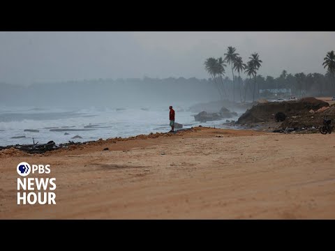 News Wrap: Hurricane Erin roaring past Bahamas