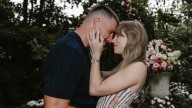 Taylor Swift y Travis Kelce se comprometen