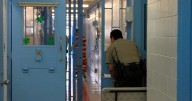 EU repatria a 14 prisioneros mexicanos acusados por narcotráfico para ahorrar recursos