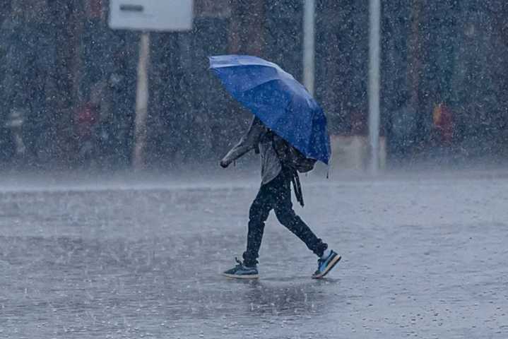 Inameh preve lluvias dispersas en 11 regiones venezolanas este Lunes