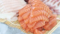 Minsal emitió alerta alimentaria por listeria en salmón ahumado: revisa la marca y lote