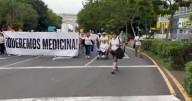 “Presidenta, no más mentiras” reclaman manifestantes durante marcha en CDMX para exigir abasto de medicinas contra el cáncer