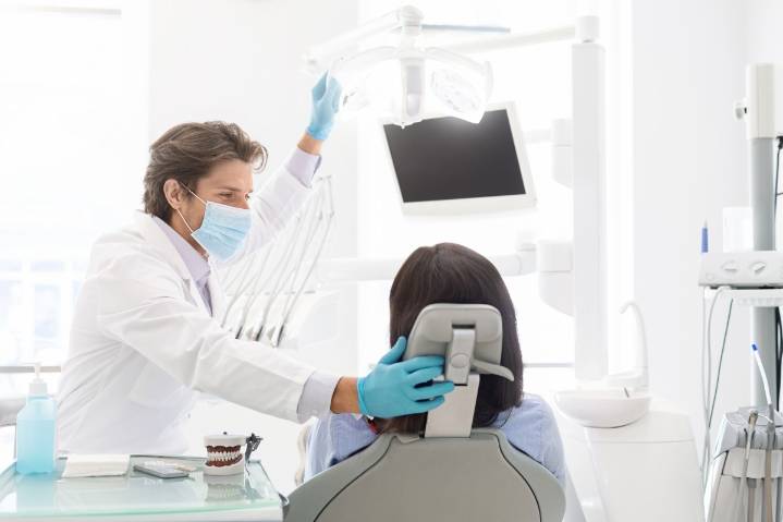 Mujer paga $235 en México por un tratamiento dental que en EE.UU. costaba $4,500