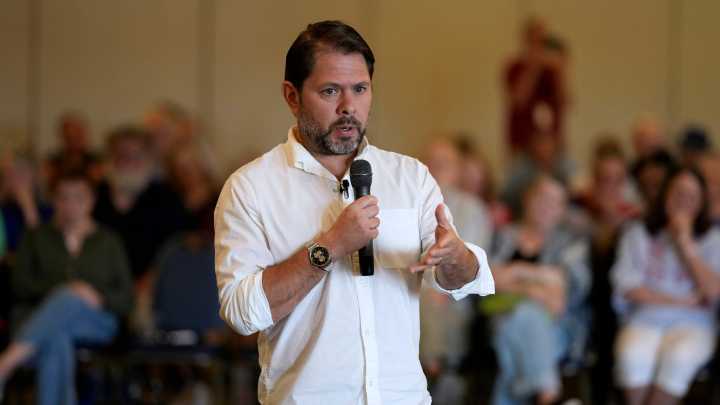 Hundreds cheer Arizona Sen. Ruben Gallego as Democrats take offensive against Trump's tax bill