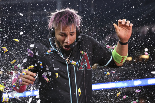 Gurriel conecta doble en la 9ª para impulsar carrera del triunfo de Diamondbacks, 6