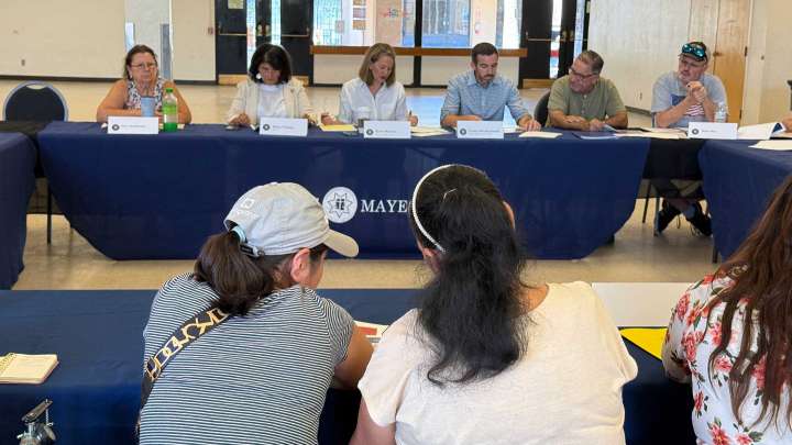 Arizona Official Meets Mobile Home Residents Over Utility Bills