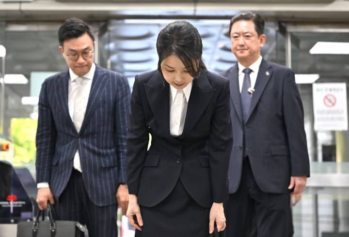 Corea del Sur detiene por corrupción a la esposa del expresidente que fue destituido por imponer la ley marcial