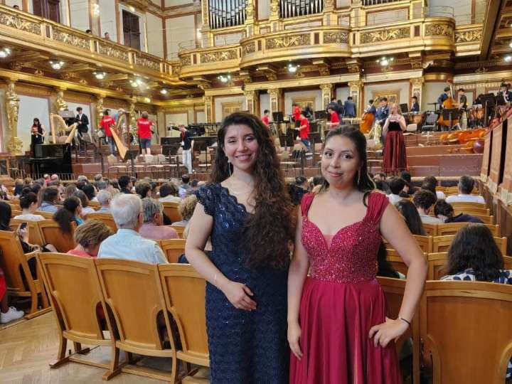 Vanessa Zepeda: Cantante lírica con raíces ariqueñas obtiene galardón en Festival Mundial de Orquestas
