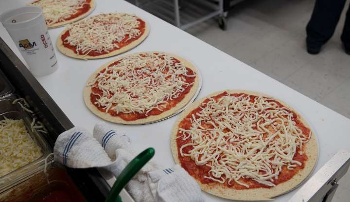 2 Little Caesars temporarily close after restaurant inspections; Ruby Tuesday fails