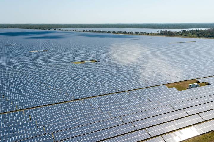 Así es el primer pueblo “a prueba de huracanes” de EE. UU. y operado con energía solar