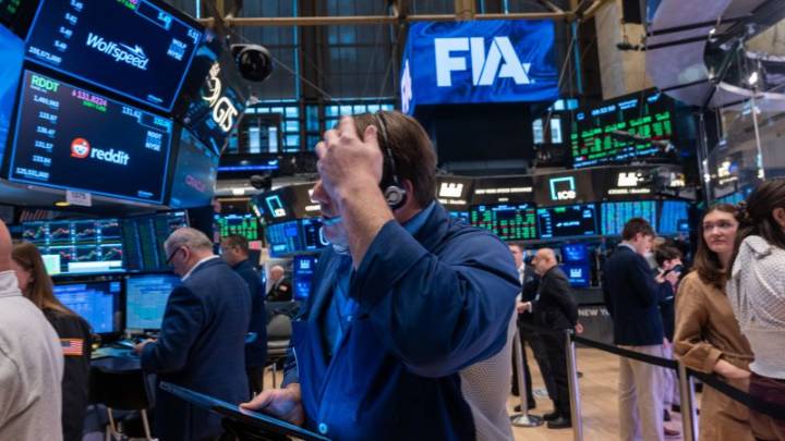 2,4 millones de personas perderán cupones de alimentos por ley de gastos de Trump que amplía requisitos de trabajo, según CBO