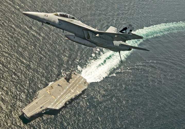 La Otan, a la caza del submarino ruso que amenazó a un portaaviones estadounidense