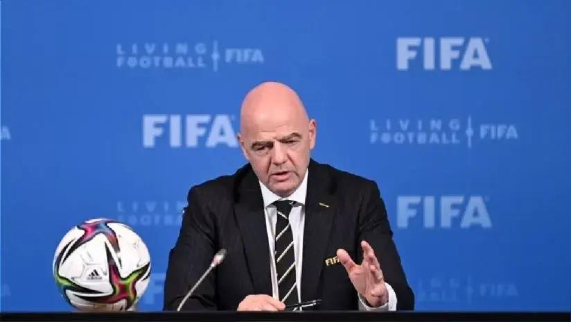Presidente de la FIFA, repudió la "impactante violencia" tras los incidentes en Independiente vs 'U' de Chile