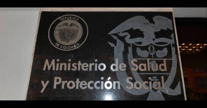 Tenga cuidado: así están estafando gente con contratos falsos de Ministerio de Salud