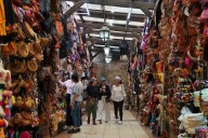 Un estacionamiento impulsaría ventas: comerciantes del Mercado de Dulces