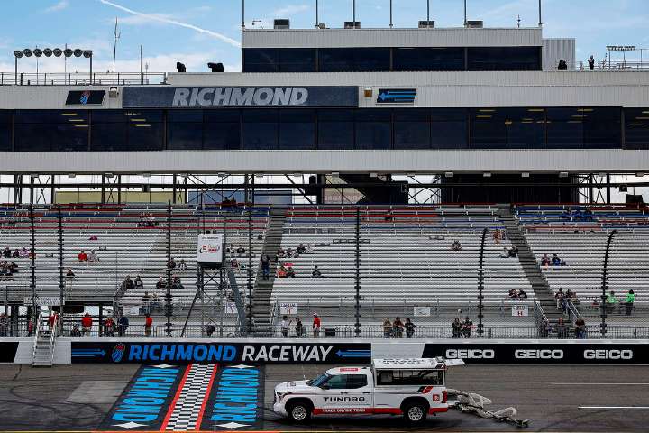 Reporter Spills Last Minute Change in NASCAR Schedule as Fans Save Historic Track NASCAR’s 2026 schedule shakes up with Chicagoland’s return and Richmond’s fan