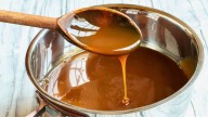 Cómo se prepara el Caramelo líquido: la receta para postres con 1 ingrediente secreto para que no se endurezca