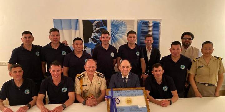 Tras el histórico ascenso a la cima del Himalaya, los soldados del Ejército Argentino regresaron al país