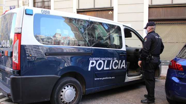 Arrestan a una mujer de 64 años tras intentar asesinar a su pareja con un cuchillo de cocina en Valencia
